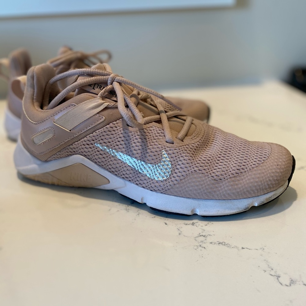 Women’s Nike Size 9 Rose Pink/Silver/White